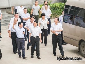 时任河南省省委书记谢伏瞻在郑州市、新密市领导陪同下莅临公司视察工作